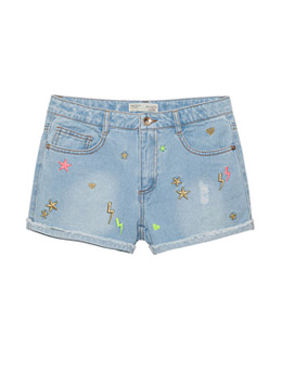 Girls’ garment wash short in cotton denim fabric and embroid